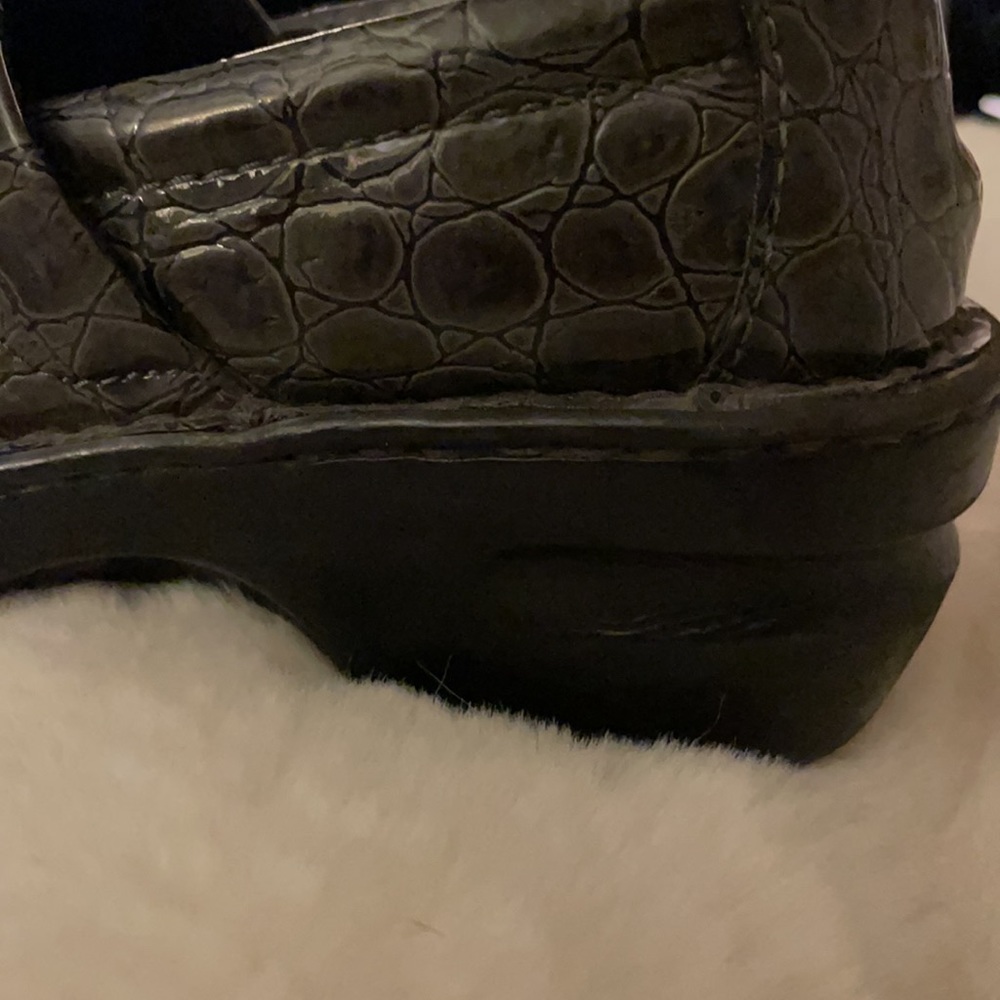Women's B.O.C, Peggy. Embossed clog style with a soft leather upper size 8.5 - Picture 6 of 8